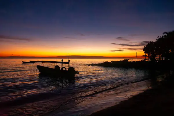 Kolombiya, Rincon del Mar 'da sakin bir gün batımı manzarası.
