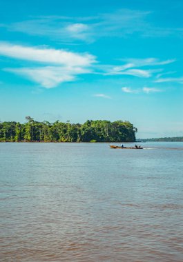 Leticia, Kolombiya 'daki yemyeşil verimli Amazon Nehri' nin sakin manzarası tropikal ormanın ve canlı biyolojik çeşitliliğinin güzelliğini gözler önüne seriyor..
