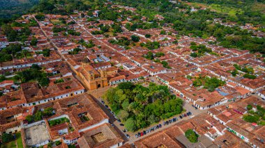 Barichara 'nın çarpıcı hava manzarası, Santander tarihi mimariyi ve yemyeşil çevreyi sergiliyor, turizm ve tatiller için mükemmel..