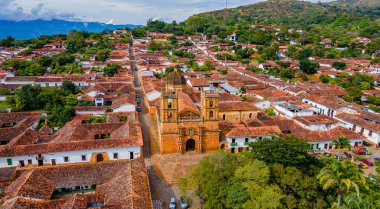 Barichara 'nın çarpıcı hava manzarası, Santander tarihi mimariyi ve yemyeşil çevreyi sergiliyor, turizm ve tatiller için mükemmel..