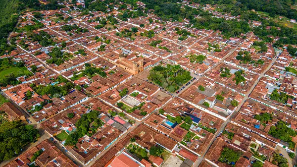 Barichara 'nın çarpıcı hava manzarası, Santander tarihi mimariyi ve yemyeşil çevreyi sergiliyor, turizm ve tatiller için mükemmel..