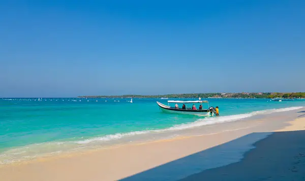 Kolombiya, Cartagena 'daki Playa Blanca' nın çarpıcı hava manzarası turkuaz sularını ve turizm ve turizm için verimli manzarasını gözler önüne seriyor..