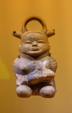 Bogot 'taki Altın Müzesi' nde sergilenen altın ve taş eserlerde Kolombiya 'nın zengin arkeolojik mirası sergileniyor..