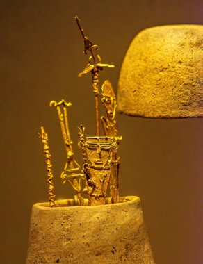 Bogot 'taki Altın Müzesi' nde sergilenen altın ve taş eserlerde Kolombiya 'nın zengin arkeolojik mirası sergileniyor..