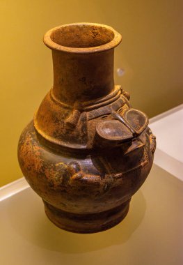 Bogot 'taki Altın Müzesi' nde sergilenen altın ve taş eserlerde Kolombiya 'nın zengin arkeolojik mirası sergileniyor..