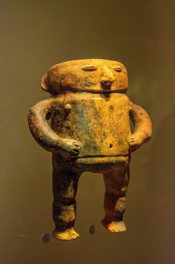 Bogot 'taki Altın Müzesi' nde sergilenen altın ve taş eserlerde Kolombiya 'nın zengin arkeolojik mirası sergileniyor..