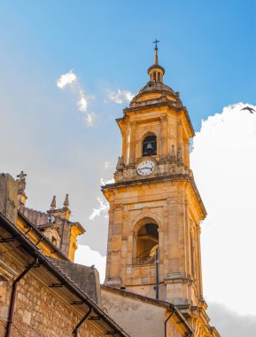 Bogot 'daki Altın Müzesi' nde sergilenen Kolombiya öncesi altın eseri. Gösteriler Kolombiya arkeolojisinin karmaşık tasarımı ve tarihi önemi.