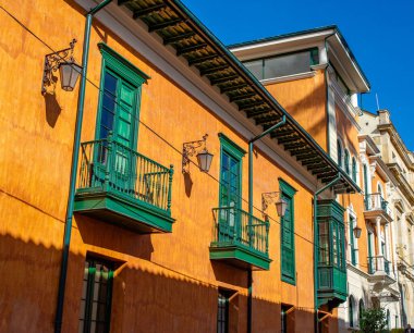 Bogot 'daki Altın Müzesi' nde sergilenen Kolombiya öncesi altın eseri. Gösteriler Kolombiya arkeolojisinin karmaşık tasarımı ve tarihi önemi.