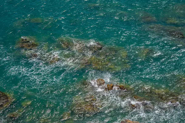 Cabo de la Vela, La Guajira 'da kayalık arazi ve geniş bir okyanus zeminiyle çevrili mavi bir mabedin bulunduğu pitoresk bir dönüm noktası..
