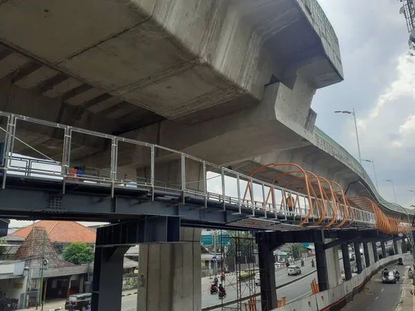 Dżakarta Indonezja 2022 Października Trwa Budowa Mostu Skywalk Łączącego Stację — Zdjęcie stockowe