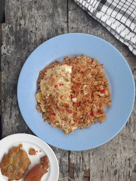 stock image Close up of special fried rice plus scrambled eggs on a plate. It tastes delicious. A popular dish for Indonesian people. Top view.