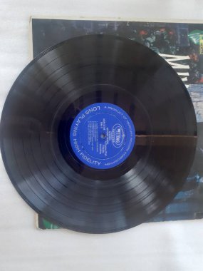 Jakarta, Endonezya. 20 Haziran 2023: LP veya vinil plaklar, gramofoncuda çalınan müzik plakları müzisyenler için klasik parçalardır.