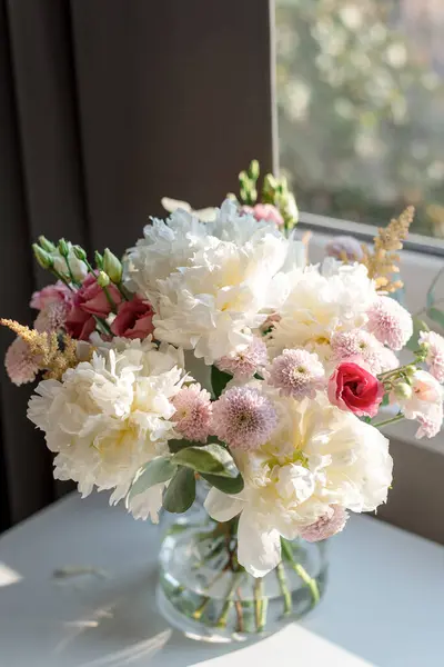 Bouquet Flowers Table Sunset Light — Stock Photo, Image