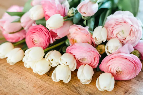 Bouquet White Tulips Pastel Pink Peach Ranunculus Wooden Table — Stock Photo, Image