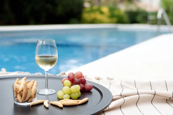 Glass White Wine Snacks Tray Pool — Stock Photo, Image
