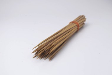 Endonezyalılar keçi satay, tavuk satay veya diğer satay, izole edilmiş beyaz keçi şişleri yapmak için sıklıkla bambu şiş kullanırlar.