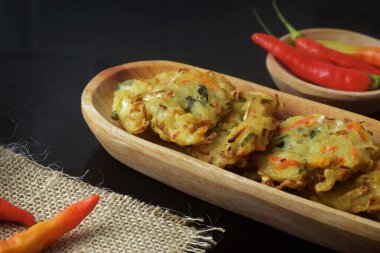 Endonezya 'nın kızarmış yiyeceklerinden birinin fotoğrafını çek, 