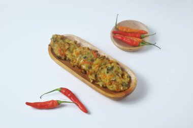 Pişmiş yağda kızartılmış sebze ve buğday unundan oluşan bir yiyecek. 