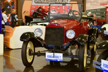 Batu, Endonezya - 23 Mayıs 2024: 1927 Ford Model T klasik arabası Endonezya 'nın doğusundaki Batu kentindeki nakliye müzesinde bulunmaktadır.