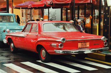 Batu, Endonezya - 23 Mayıs 2024: Kırmızı 1957 Chevrolet Super Deluxe klasik otomobil Endonezya 'nın Batu kentindeki Angkut Müzesi turistik merkezindedir.