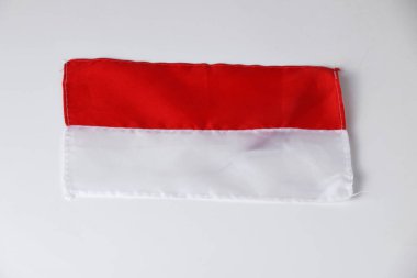 Kırmızı ve beyaz bayrak, Endonezya halkına ait.