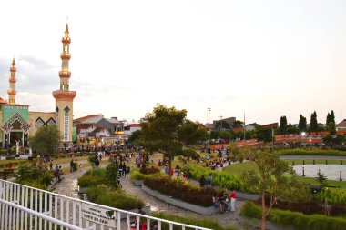 Tegal, Endonezya - 07 Temmuz 2024: Çok güzel Tegal City Square Park 'ın yeni yüzü