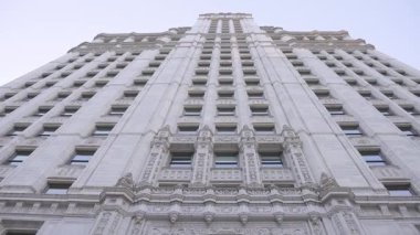 Lüks bir işletme binasının dış cephesi. Metal-plastik cam pencere