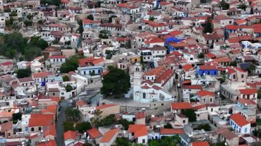 Geleneksel köyün insansız hava aracı videosu.