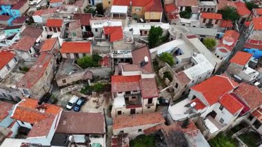 Geleneksel köyün insansız hava aracı videosu.