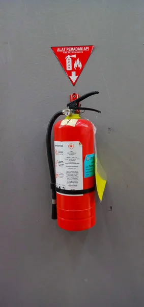 Yangın söndürme sistemi duvar arka planda, güçlü acil ekipman sanayi için