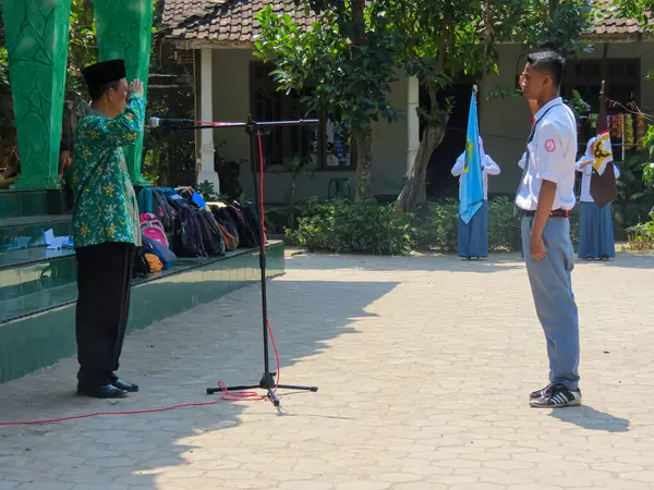 Kediri Endonezya Temmuz 2023 Okuldaki Lise Öğrencileri Ulusal Marş Raya — Stok fotoğraf