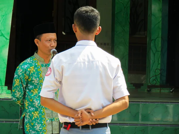 Kediri Indonezja Lipca 2023 Uczniowie Szkół Średnich Jako Oficerowie Ceremonii — Zdjęcie stockowe