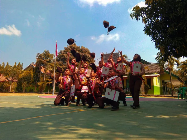 印度尼西亚Kediri 2023年7月27日 来自亚洲的男女童子军共同庆祝胜利 — 图库照片