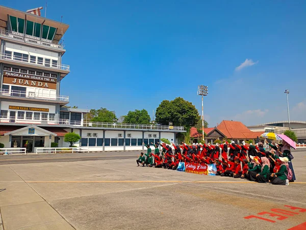 Surabaya Indonesië Augustus 2023 Studenten Die Samen Foto Maken Tijdens — Stockfoto