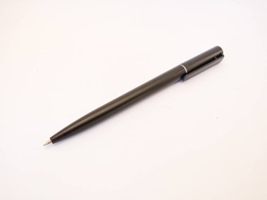 beyaz bir arka plan üzerinde izole siyah tükenmez kalem