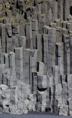 İzlanda 'da Reynisfjara Sahili' ndeki bazalt sütunlar. Yüksek kalite fotoğraf.