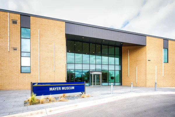 San Angelo, Teksas 'taki Angelo Eyalet Üniversitesi Mayer Müzesi' nin Majestic Facade 'i. Yüksek kalite fotoğraf