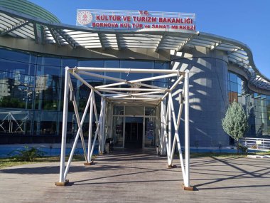 Bornova Kültür ve Sanat Merkezi. Merkezin girişi.