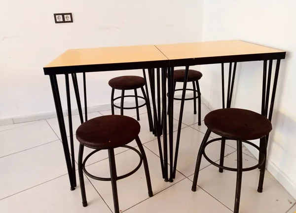 Tisch Und Hocker Moderne Möbel — Stockfoto