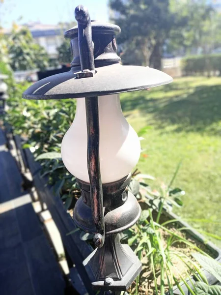 Dekorative Gartenlampe Garten — Stockfoto