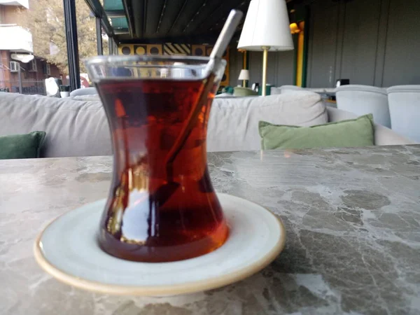 Черный Чай Столе — стоковое фото