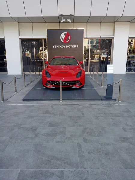 Voiture Luxe Ferrari Rouge Présenté Public — Photo