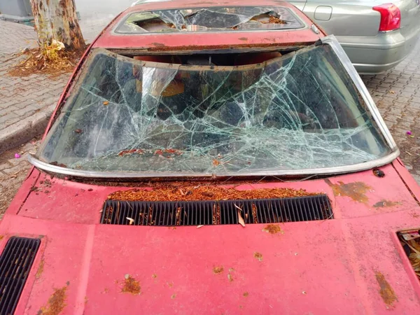 Abandoned Car Broken Windshield Sunroof Glass — Stock Photo, Image