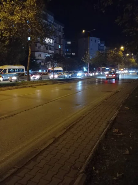 Trânsito Municipal Estrada Dois Sentidos Veículos Espera Luz Vermelha — Fotografia de Stock