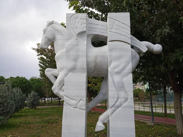 Made 2018 Georgian Ivane Tsiskadze Okřídlená Socha Koně Výstavě Veřejném — Stock fotografie