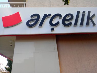 Arcelik 1955 'te kuruldu. Mutfak gereçleri, ev eşyaları, elektronik aletler üreten büyük bir şirket. Eski ve bilinen bir marka..
