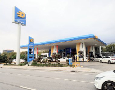 Opet benzin istasyonu, büyük bir markadır..