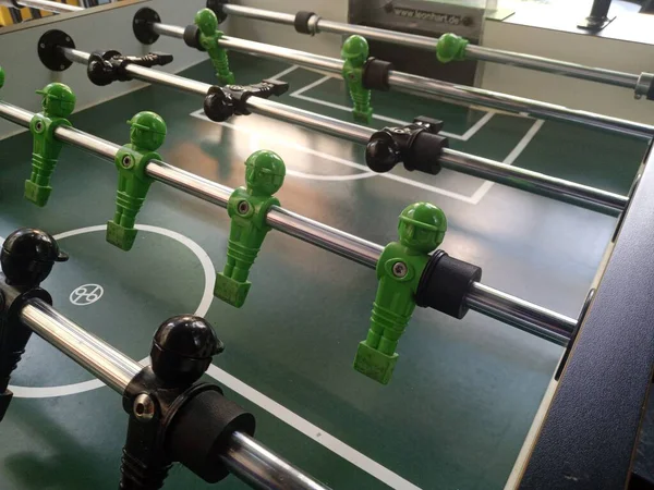 Επιτραπέζιο Παιχνίδι Ποδοσφαίρου Πράσινο Και Μαύρο Τραπέζι Παιχνίδι — Φωτογραφία Αρχείου