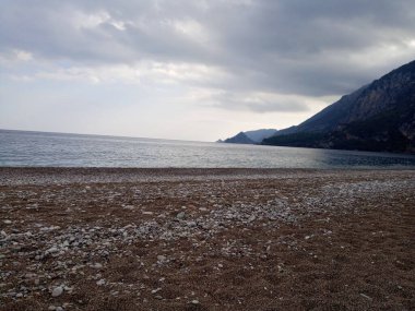 Güzel sahil ve bulutlu hava