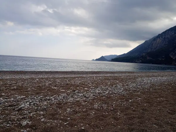 Güzel sahil ve bulutlu hava